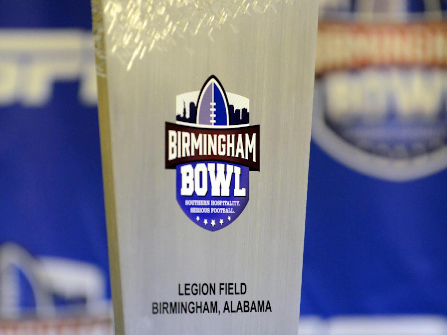 The Florida Gators and East Carolina Pirates previewed the upcoming Birmingham Bowl at Friday's press conference. Florida (6-5) was represented by interim head coach D.J. Durkin, center Max Garcia and linebacker Mike Taylor. East Carolina (8-4) was represented by head coach Ruffin McNeill, quarterback Shane Carden, wide receiver Justin Hardy, defensive lineman Chrishon Rose and linebacker Brandon Williams.