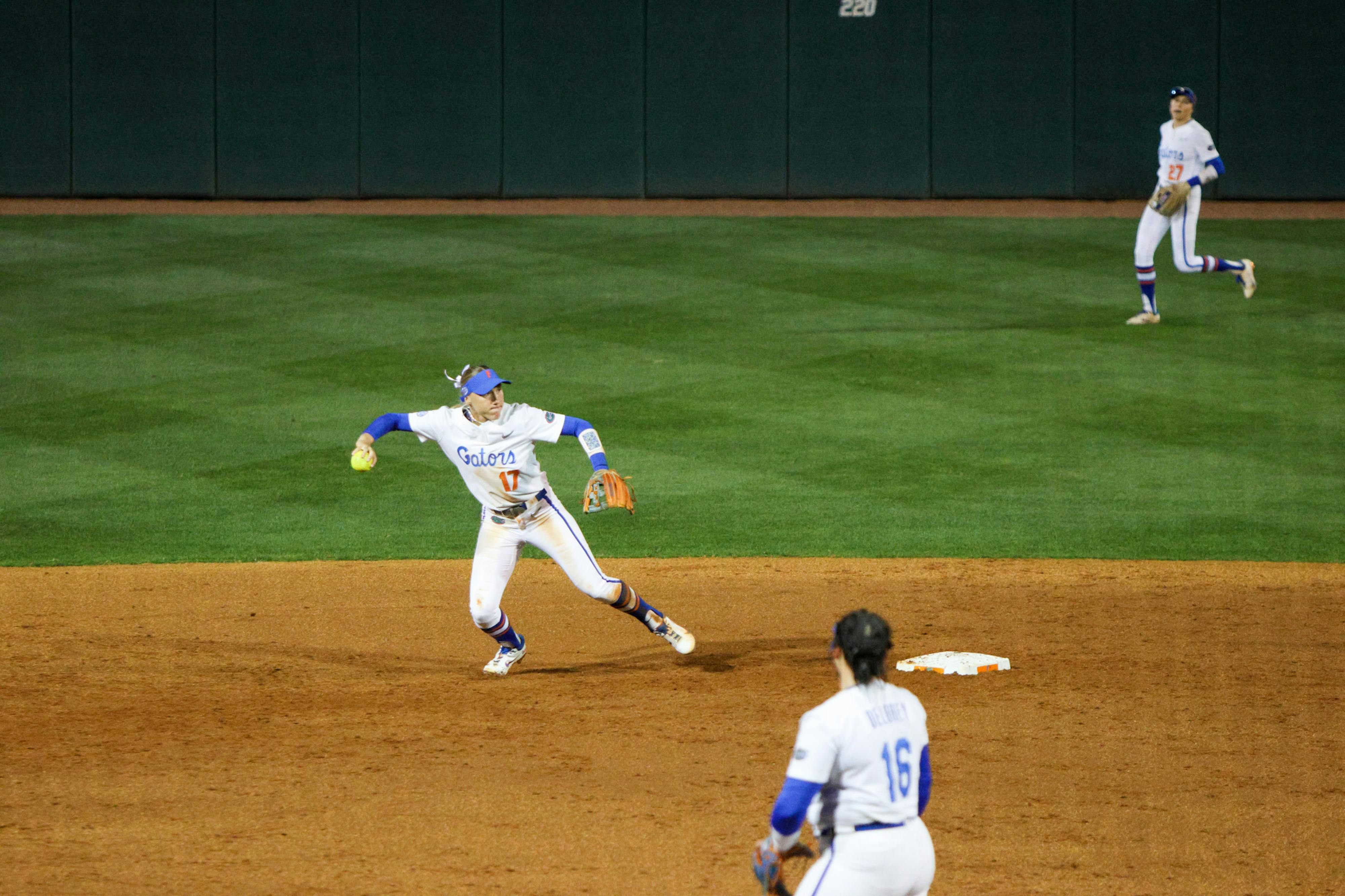 No. 15 Gators run-rule No. 12 Bulldogs in first game of weekend series - The Independent Florida Alligator - Vimarsana News
