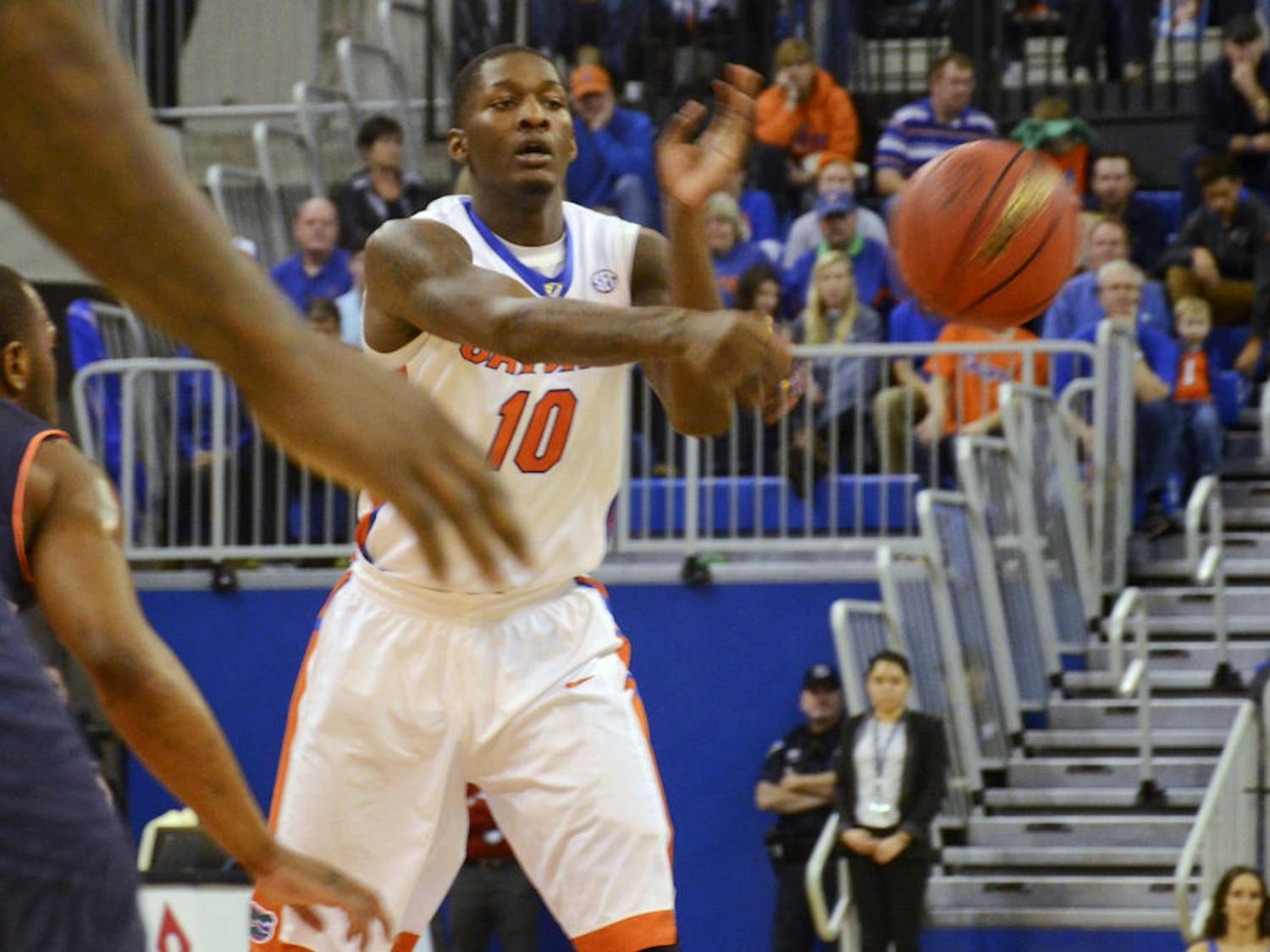 Dorian Finney-Smith passes the ball during Florida's 75-55 win against Auburn on Thursday in the O'Connell Center.