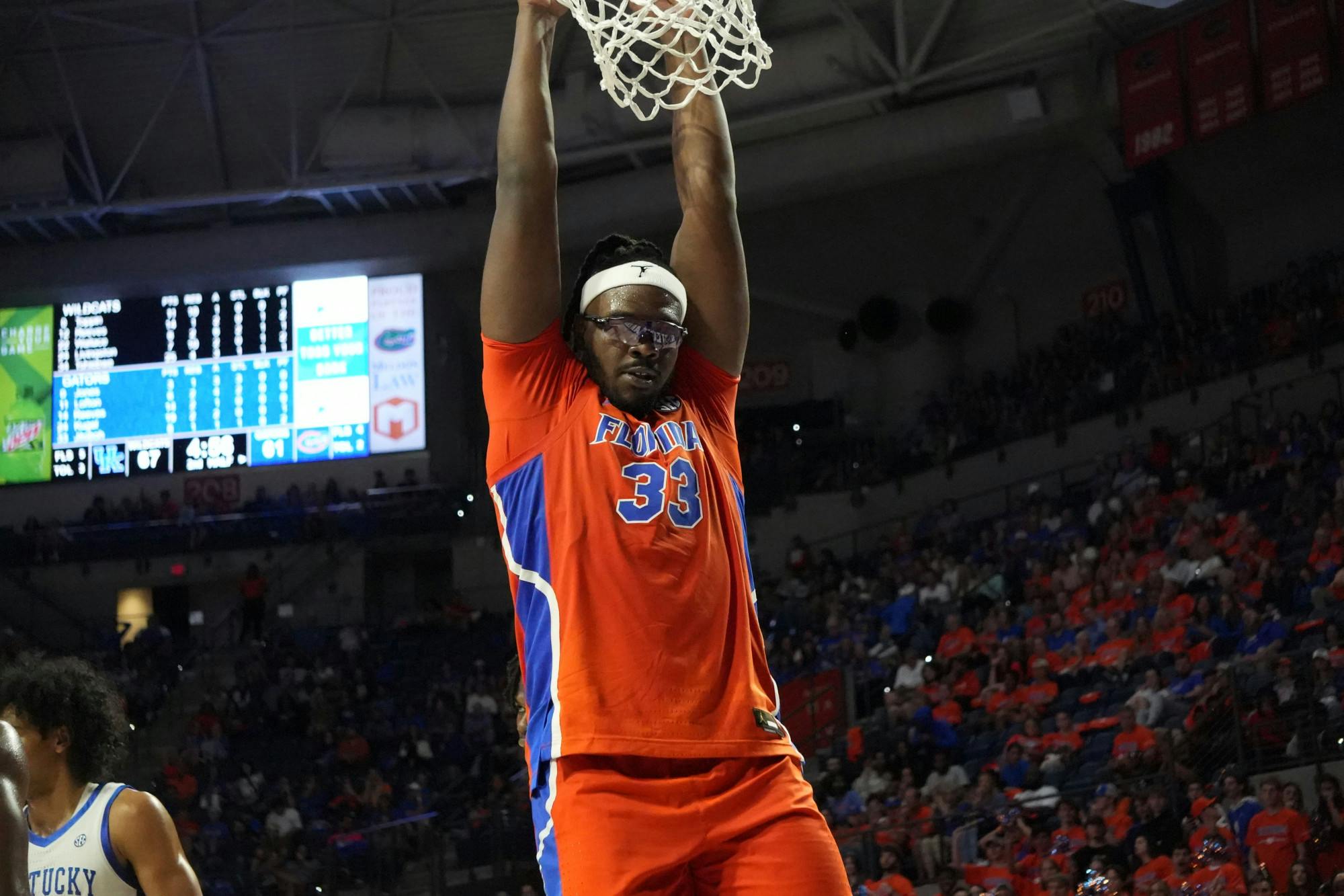 Florida center Jason Jitoboh dunks the ball in the Gators' 82-74 loss to the Kentucky Wildcats Wednesday, Feb. 22, 2023.