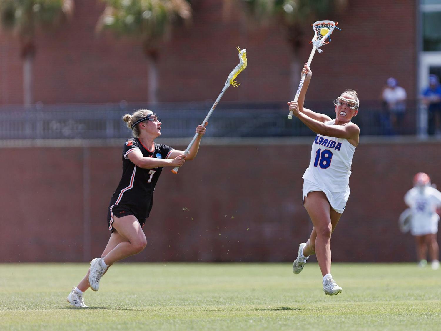 Florida defender Sam Hughes (18) passes downfield during the second quarter of an NCAA women’s lacrosse gmae against Mercer, Saturday, March 07, 2026, in Gainesville, Fla.