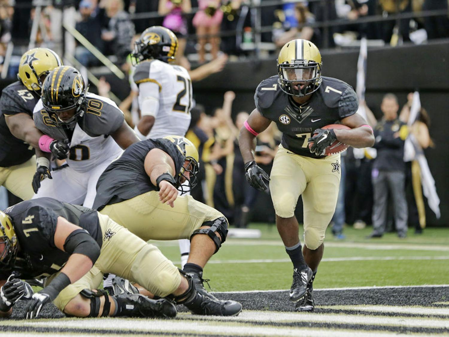 Vanderbilt running back Ralph Webb carries the ball during Vanderbilt's 10-3 win against Missouri on Oct. 24, 2015.