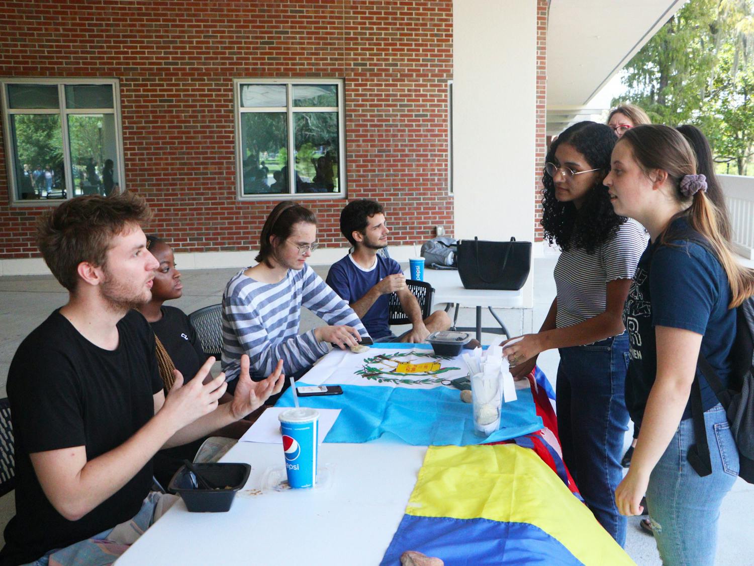 The Davis United World College Scholars talk to students while tabling outside the Reitz Union on Wednesday, Sep. 21, 2022.