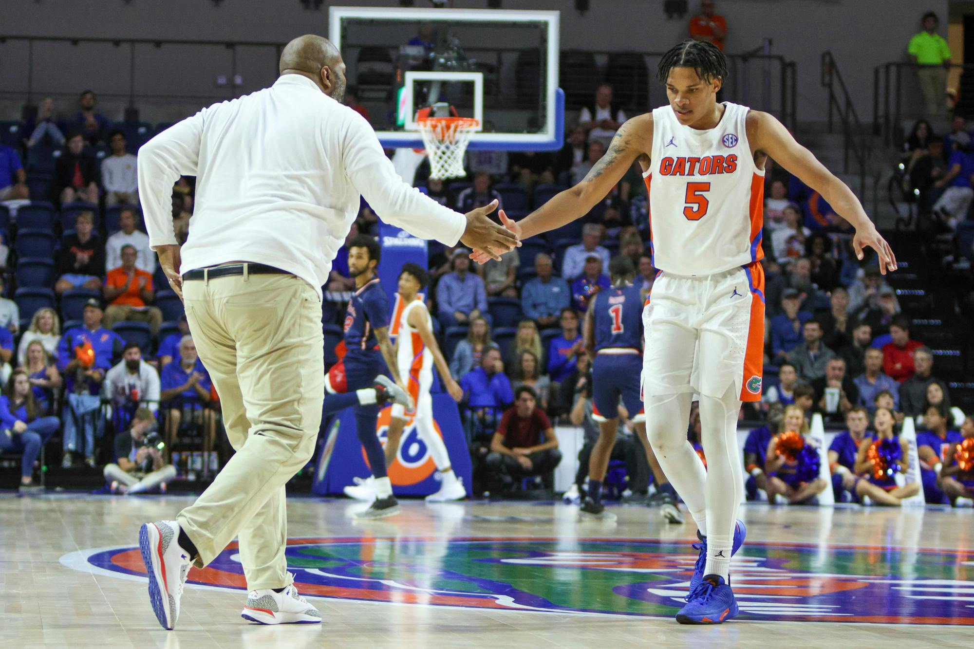 Associate head coach Carlin Hartman daps up sophomore guard Will Richard during Florida's game against Florida Atlantic Monday Nov. 14, 2022.