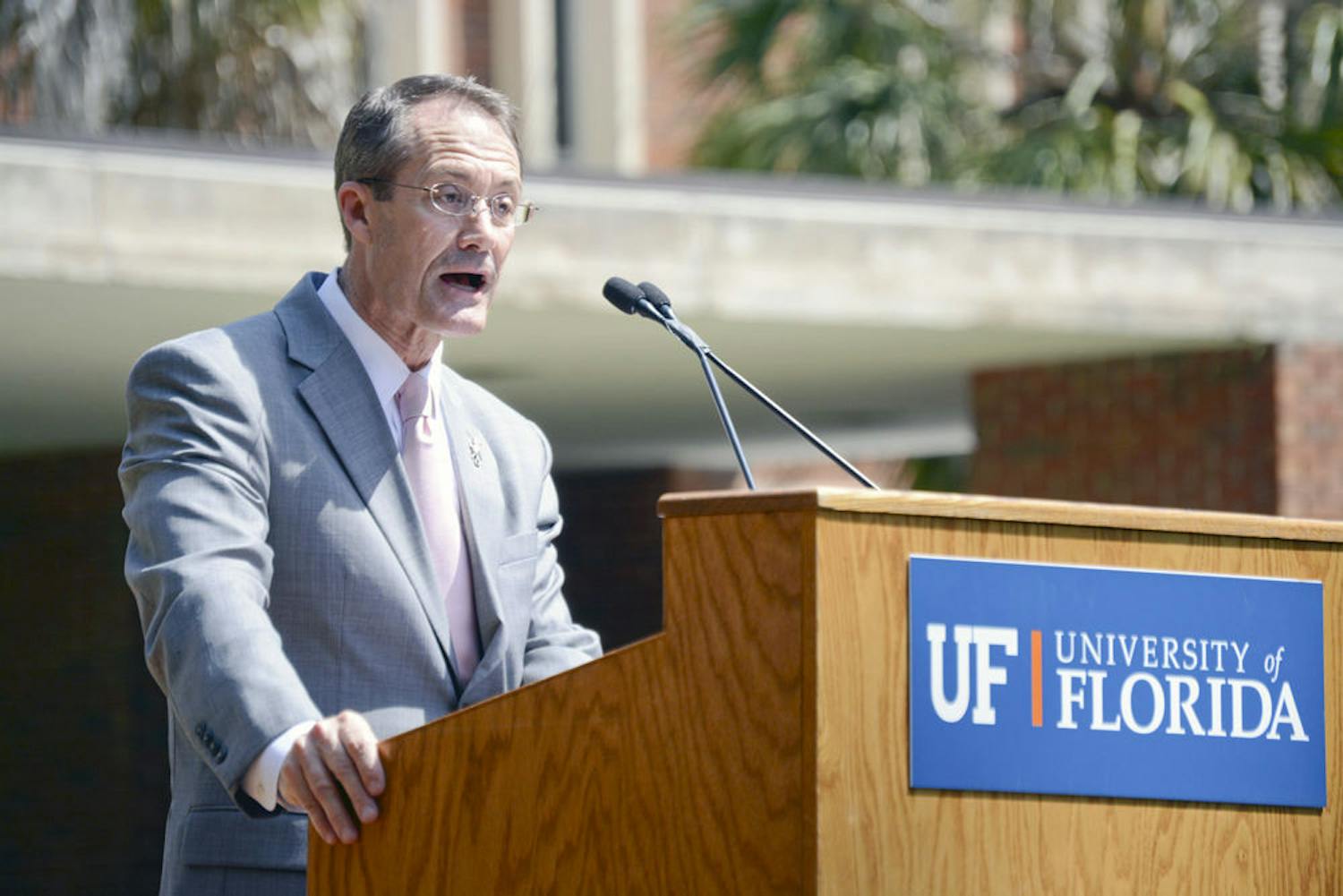 Dr. Charlie Lane, senior vice president of UF, speaks to a crowd on Plaza of the Americas on Wednesday about UF’s sustainability achievements and goals. “What’s really important is that students who recycle, ride the bus or learn about composing will embrace these actions for the rest of their lives,” Lane said.