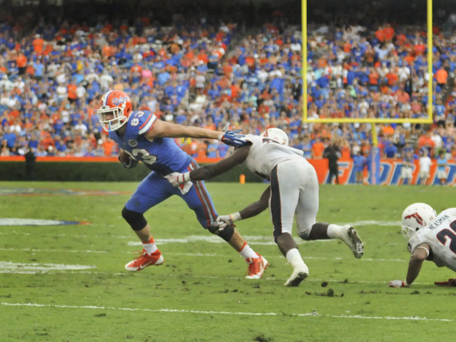 UF tight end Jake McGee breaks past a defender on his way to the game-winning touchdown in Florida's 20-14 overtime win against Florida Atlantic on Nov. 21, 2015, at Ben Hill Griffin Stadium.