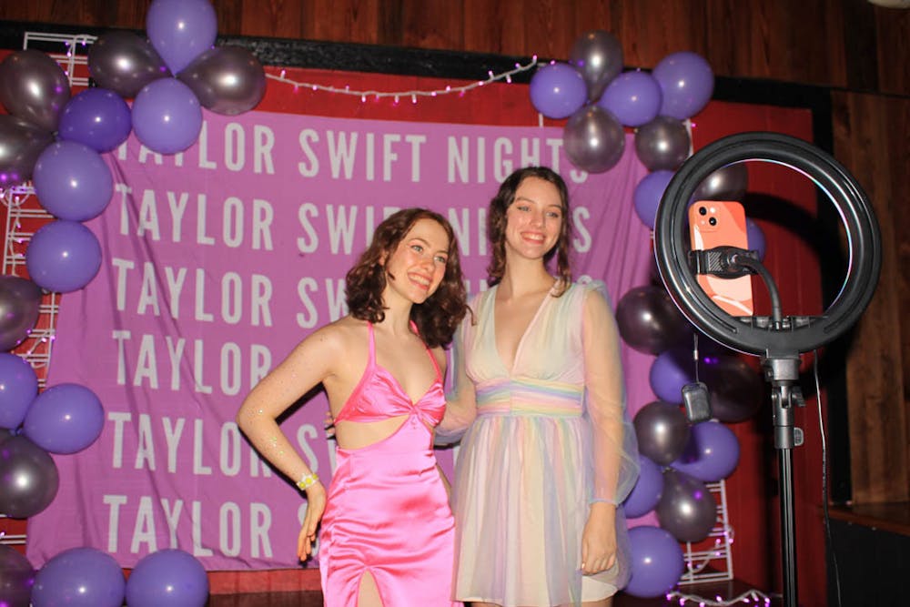 <p>Sophia Vernon (left) and Caroline Hartley (right) pose for a selfie at the High Dive on Thursday, June 6, 2023. ﻿</p>