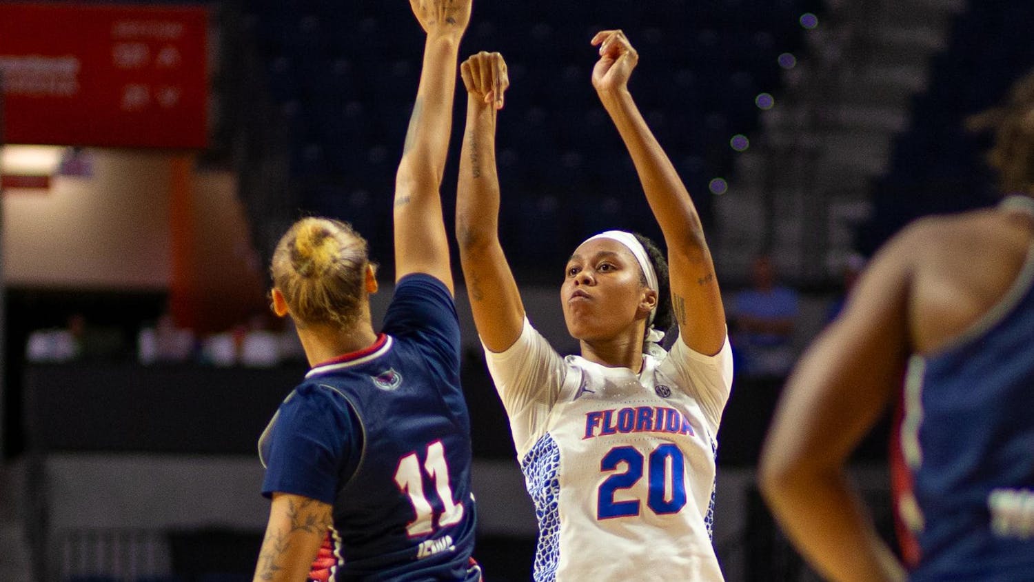 Florida Gators Guard Jeriah Warren (20) shoots a three pointer during the second half vs the Florida Atlantic University Owls on Monday, November 4, 2024.
