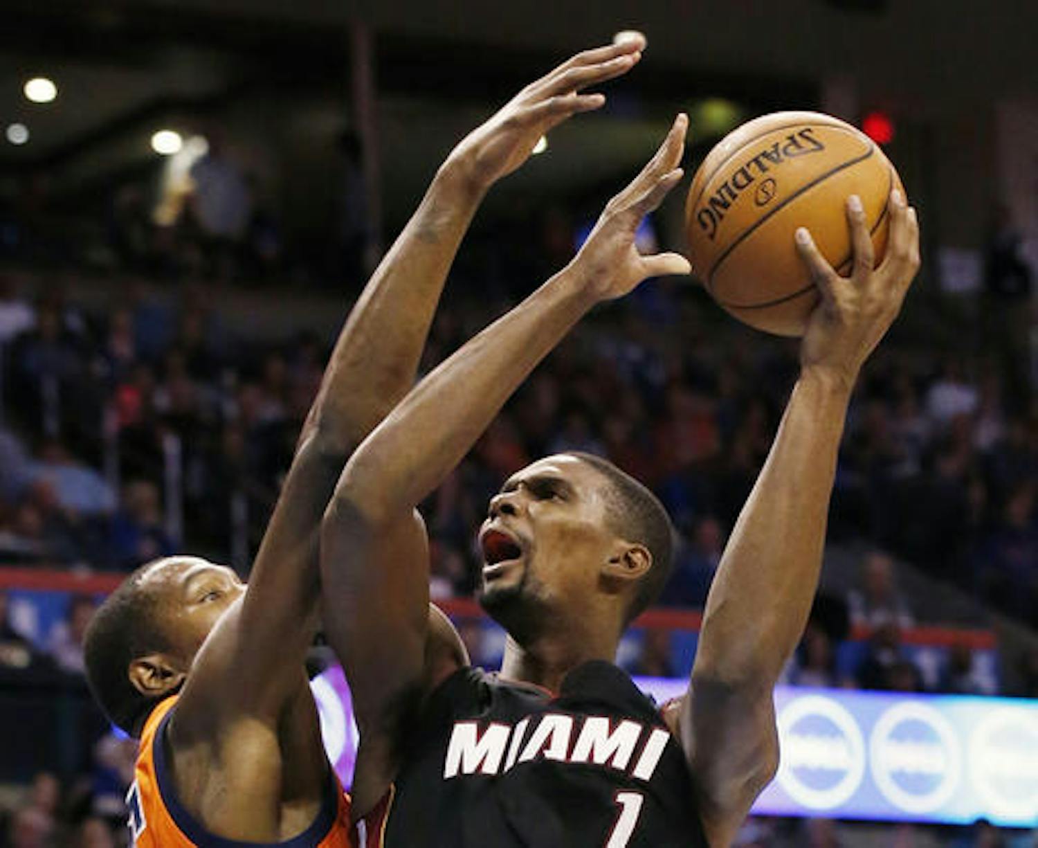 Miami Heat's Chris Bosh (1) is defended by Oklahoma City's Kevin Durant on Jan. 17, 2016.