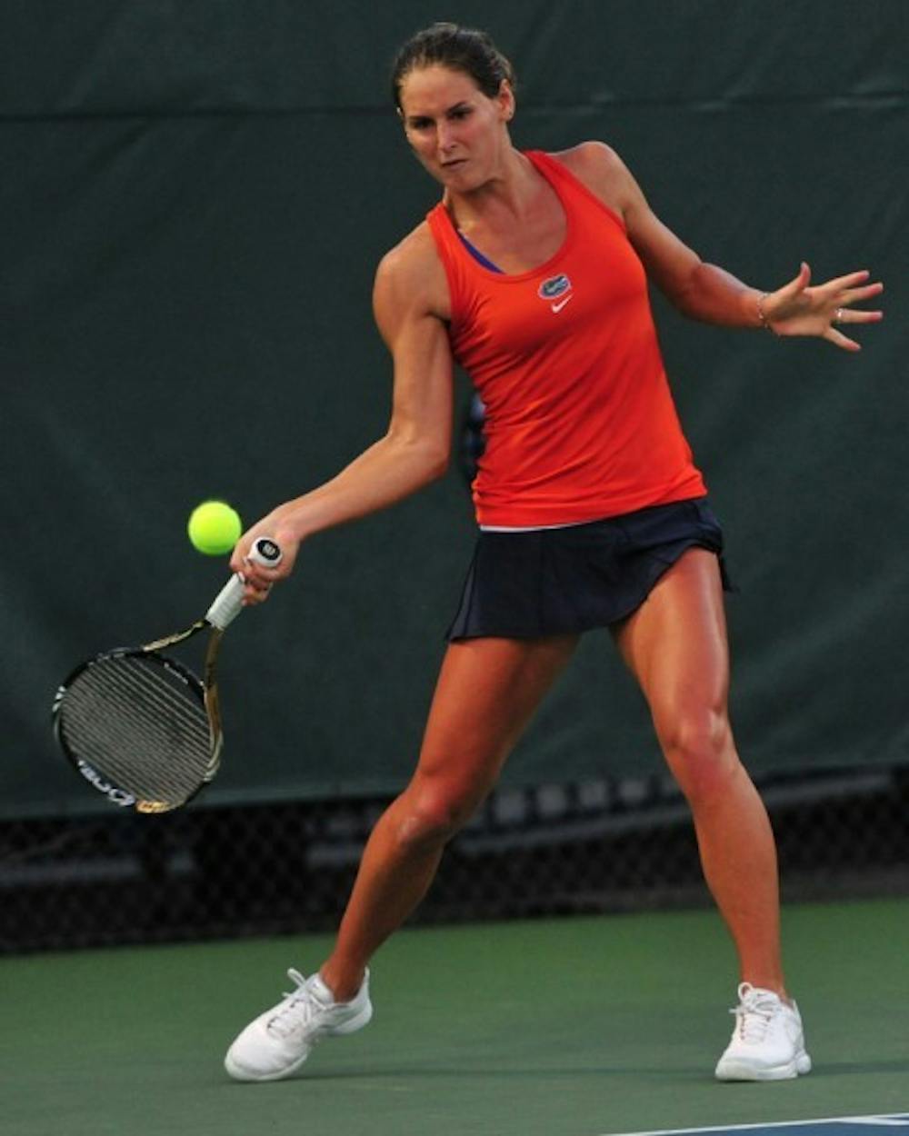 <p>Florida senior Joanna Mather, who has fallen from No. 4 to No. 18 in the individual rankings, beat FSU’s Mia Vriens in straight sets Wednesday.</p>