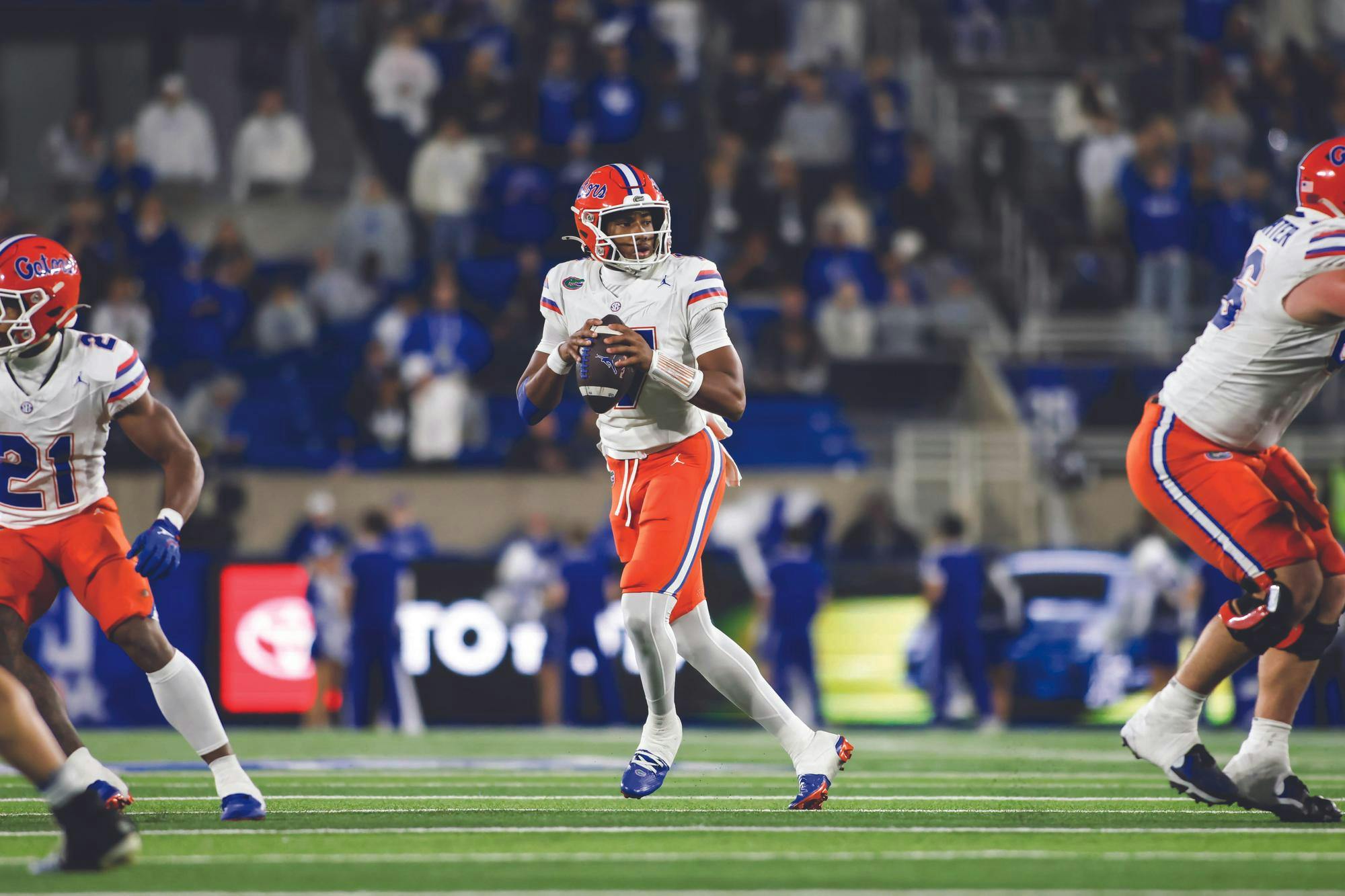 Florida quarterback Tramell Jones Jr. (17) prepares to throw the ball during an NCAA college football game, Saturday, Nov. 8, 2025, in Lexington, Ky.