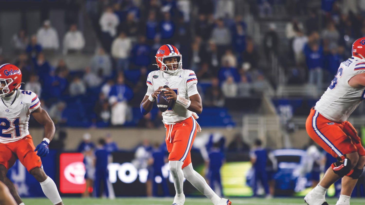 Florida quarterback Tramell Jones Jr. (17) prepares to throw the ball during an NCAA college football game, Saturday, Nov. 8, 2025, in Lexington, Ky.