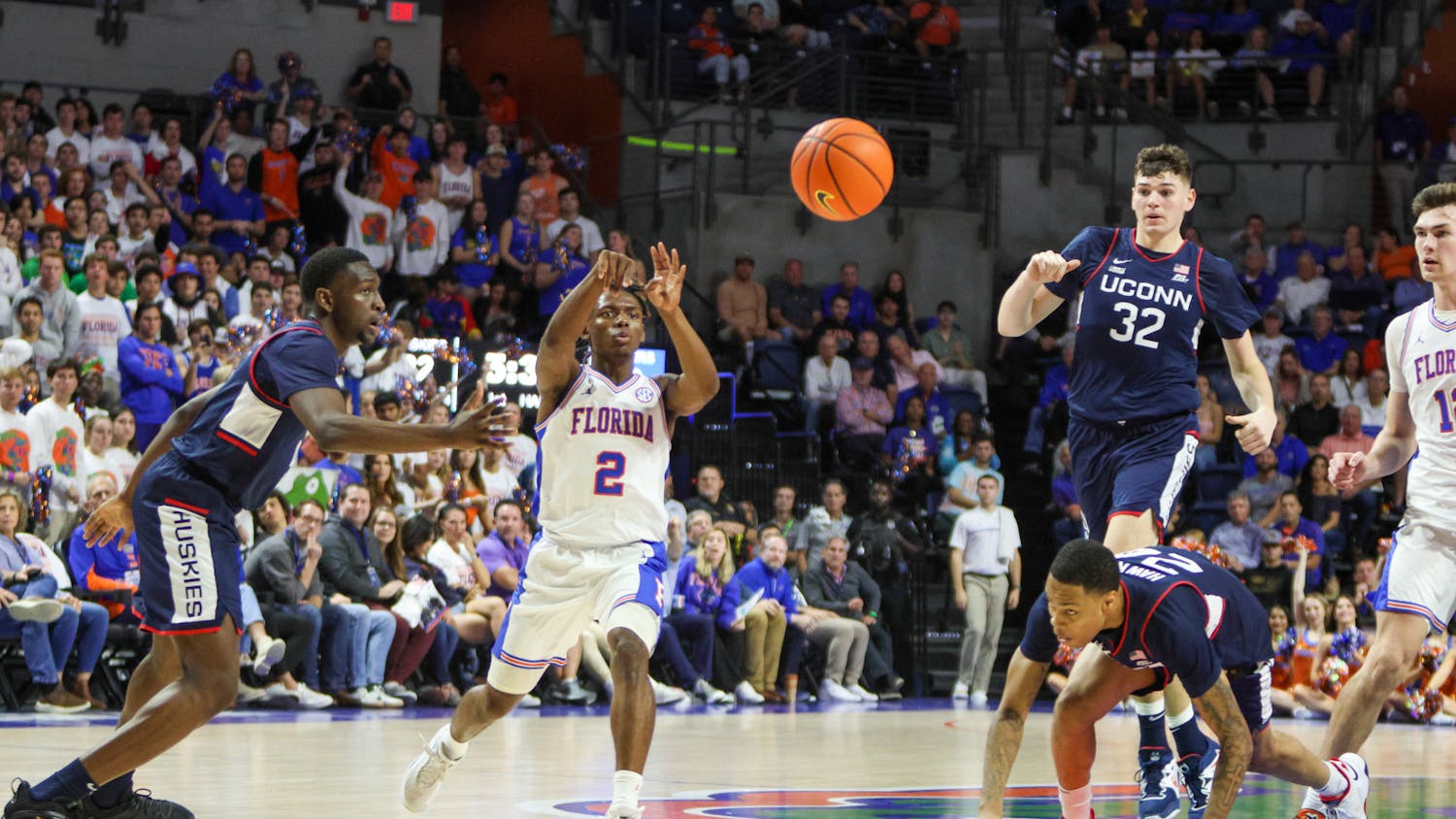 Florida guard Trey Bonham throws a pass in the Gators&#x27; loss to the Connecticut Huskies Wednesday, Dec. 7, 2022.