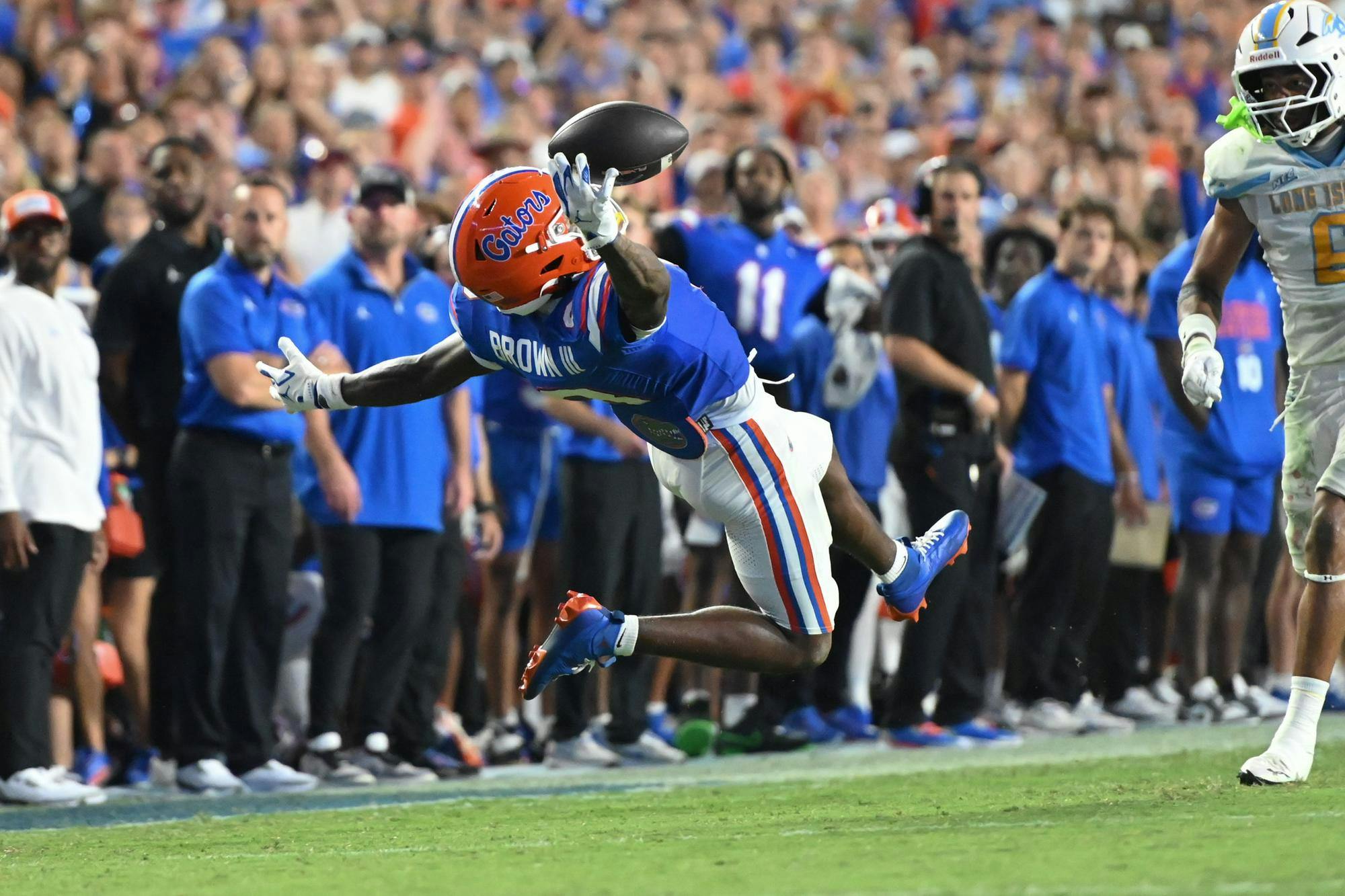 Florida Gators wide receiver Vernell Brown III (8) makes a diving catch during a football game between the Long Island Sharks and the Florida Gators on Saturday, Aug. 30, 2025, at Ben Hill Griffin Stadium in Gainesville, Fla.