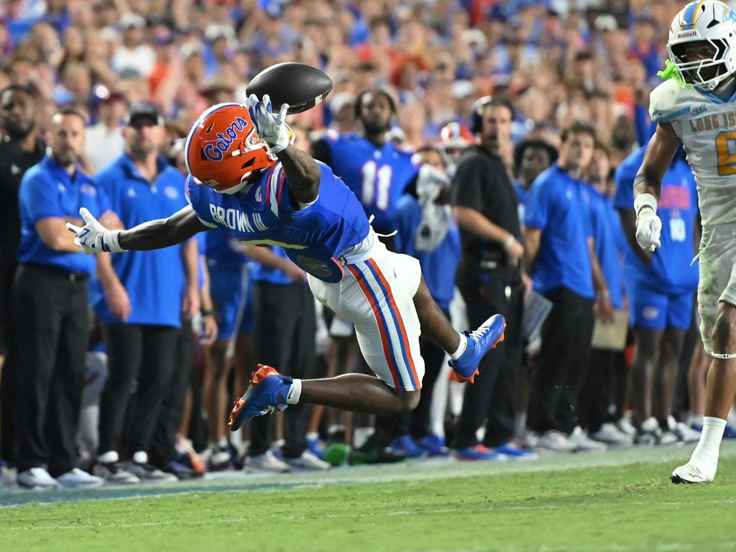 Florida Gators wide receiver Vernell Brown III (8) makes a diving catch during a football game between the Long Island Sharks and the Florida Gators on Saturday, Aug. 30, 2025, at Ben Hill Griffin Stadium in Gainesville, Fla.