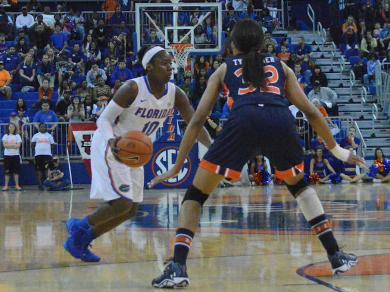Jaterra Bonds drives the ball down the court during Florida’s 87-69 win against Auburn on Sunday in the O’Connell Center. Bonds scored eight free throws as the Gators went 21-of-26 at the line on Sunday.
