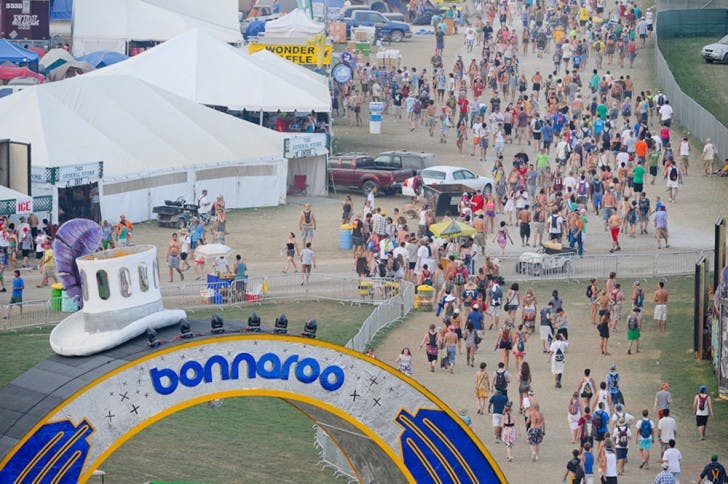 2011’s Bonnaroo festival marked its 10th anniversary, and the arch donned a giant feathered hat to celebrate.