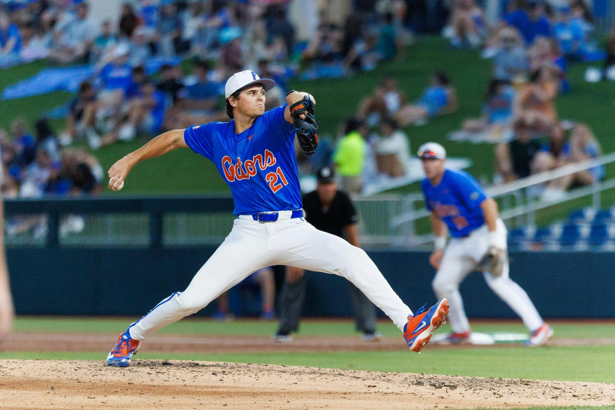 Florida right-handed pitcher Caden McDonald (21) throws a pitch during an NCAA baseball game against Jacksonville University, Tuesday, March 31, 2026, in Gainesville, Fla.
