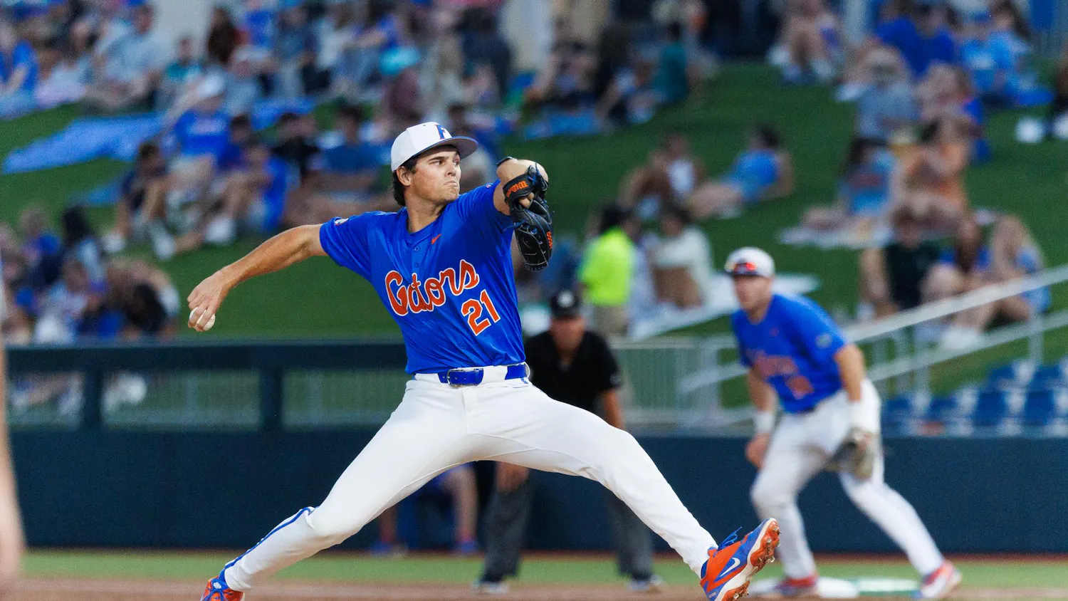 Florida right-handed pitcher Caden McDonald (21) throws a pitch during an NCAA baseball game against Jacksonville University, Tuesday, March 31, 2026, in Gainesville, Fla.