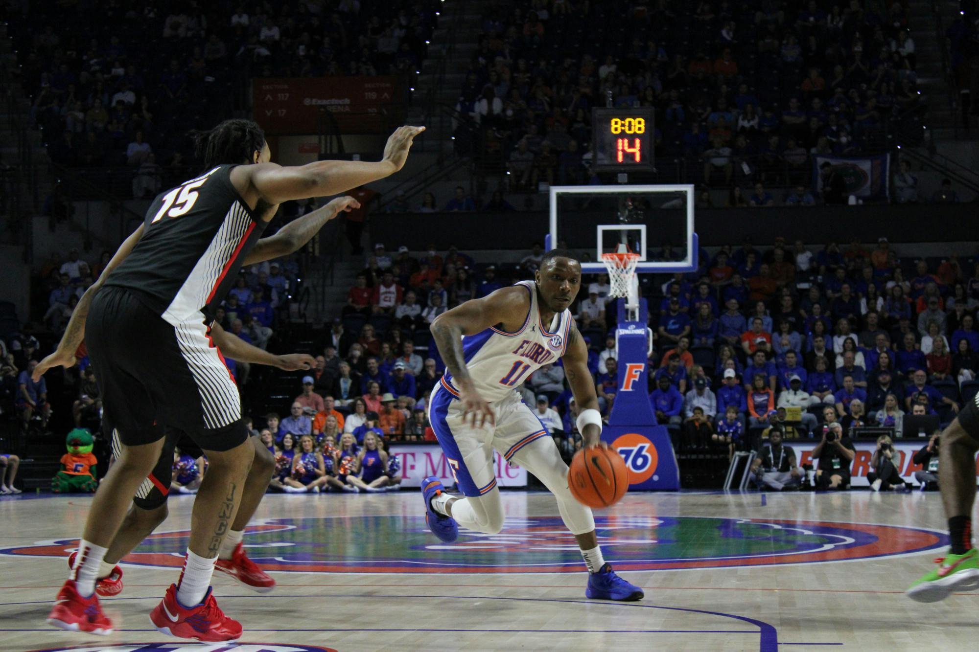 Florida guard Kyle Lofton dribbles the ball in the Gators' 82-75 victory over the Georgia Bulldogs Saturday, Jan. 7, 2023.