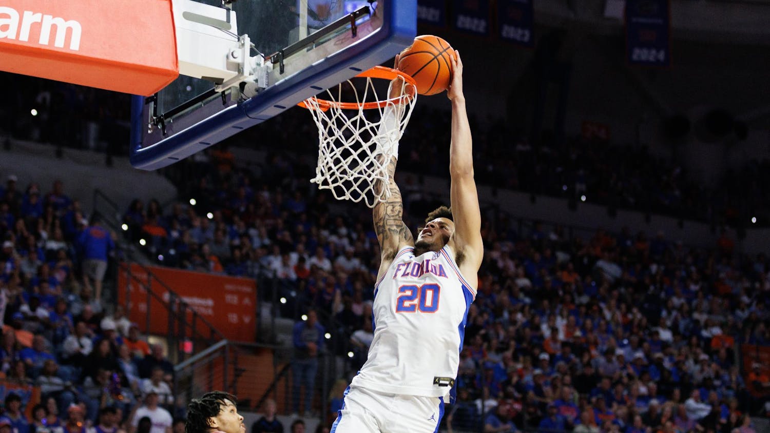 Florida guard Isaiah Brown (20) dunks the ball during the first half of an NCAA basketball game against Arkansas, Saturday, Feb.28, 2026, in Gainesville, Fla.