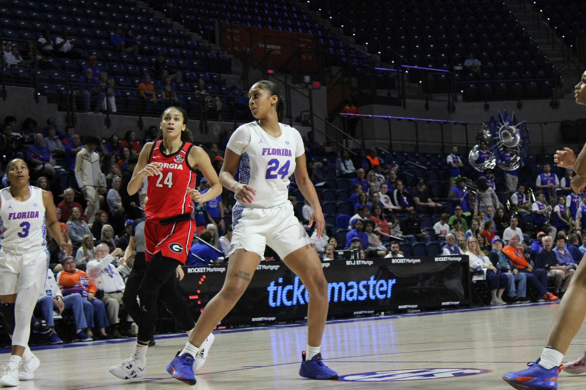 Florida center Ra Shaya Kyle posts up a Georgia player in the Gators&#x27; 82-77 loss to the Bulldogs Sunday, Jan. 8, 2023.﻿