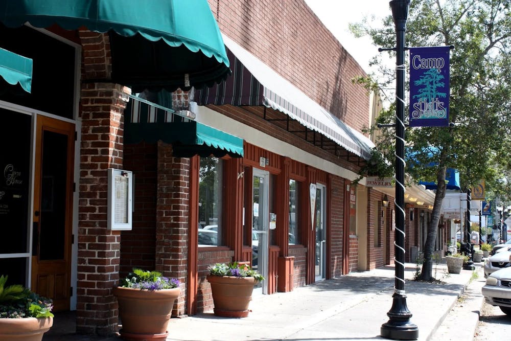 <p>Besides the natural springs, visitors can explore several local restaurants at High Springs&#x27; main street. </p>