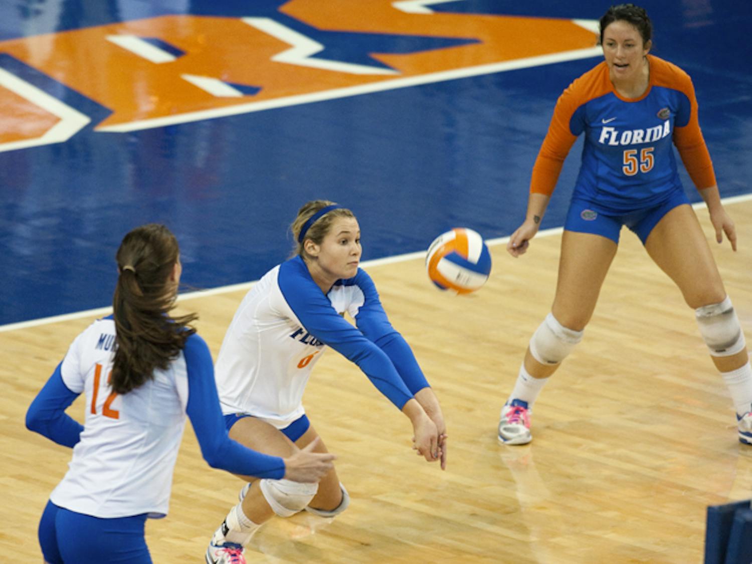 Florida outside hitter Kristy Jaeckel (center) and right-side hitter Kelly Murphy (left), both seniors, combined for 57 kills in the Gators’ first- and second-round victories in the NCAA championship.