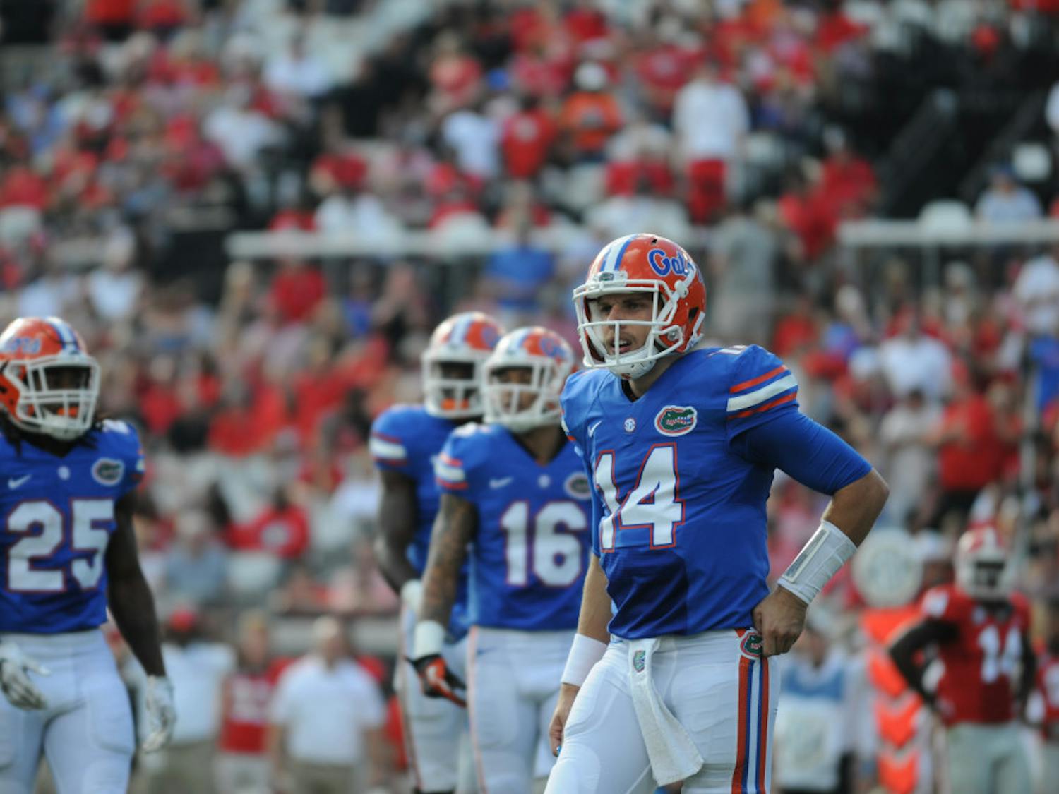 Luke Del Rio looks to the sideline for instruction during Florida's 24-10 win over Georgia on Oct. 29, 2016, in Jacksonville.