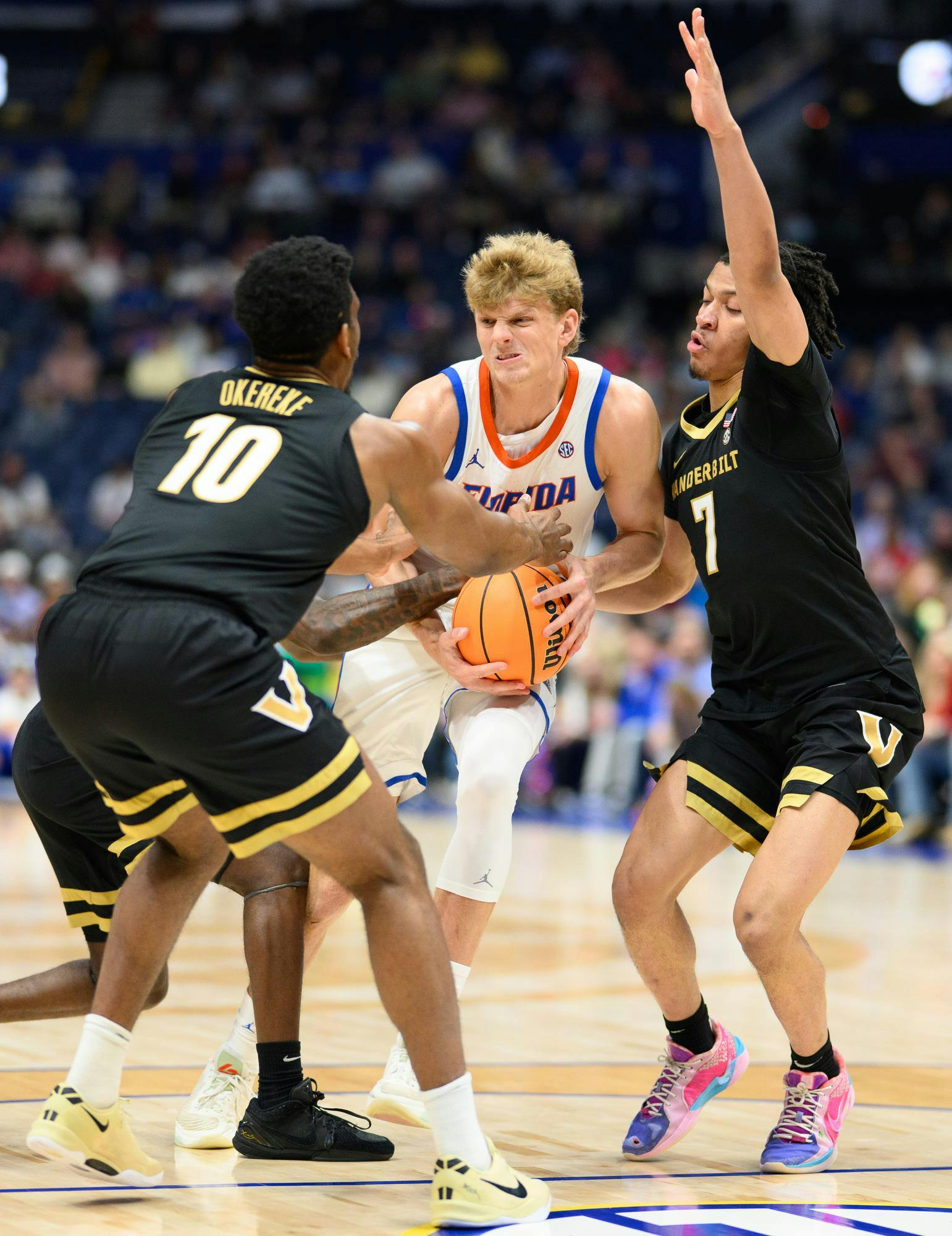 Florida forward Thomas Haugh (10) drives during the first half of an SEC Men's Basketball Tournament semifinal game against Vanderbilt, Saturday, March 14, 2026, in Nashville, Tenn.
