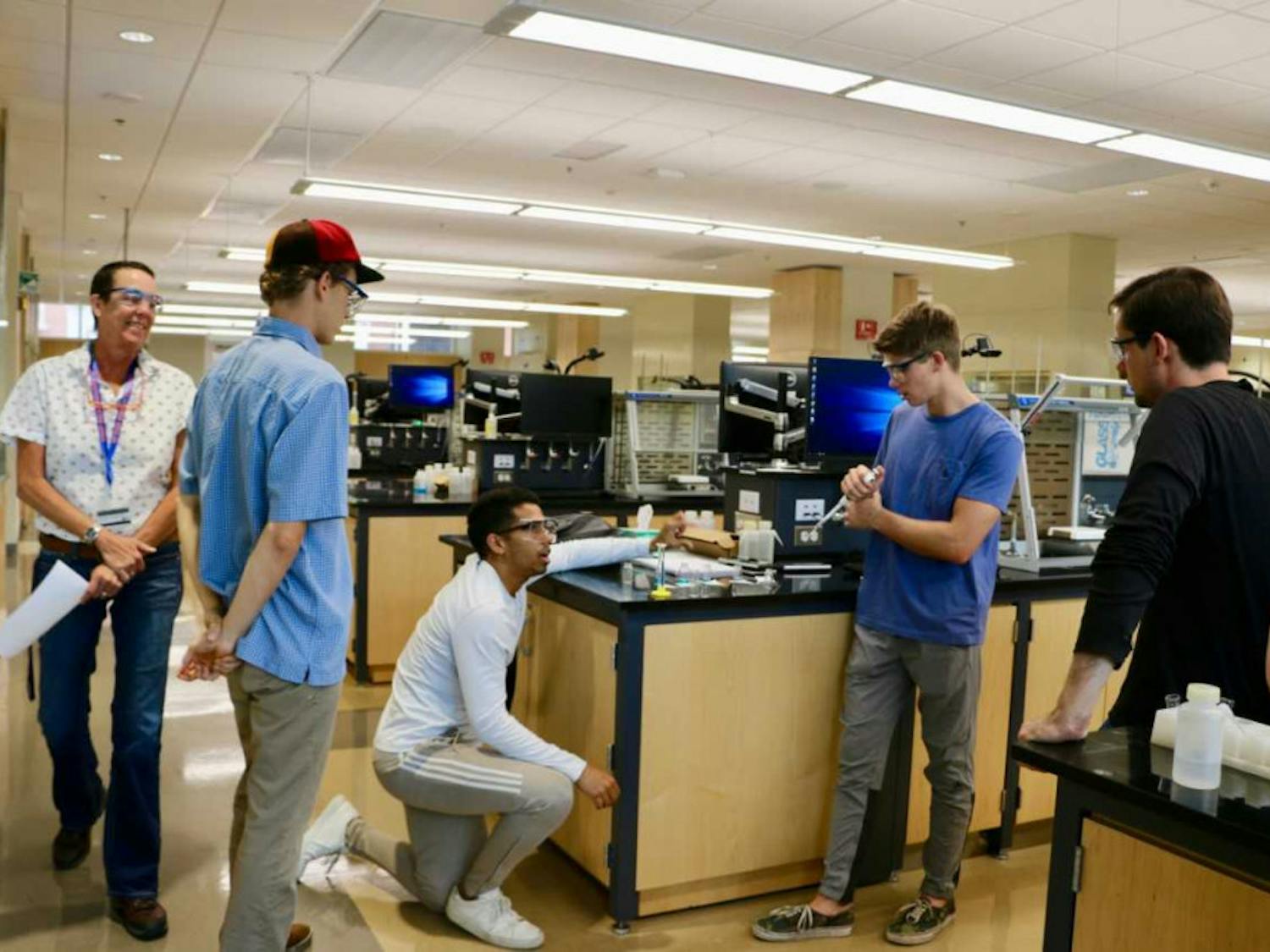 Students conducting their chemistry lab in-person for two weeks with Candace Biggerstaff (far left), the teaching lab specialist for Chemistry I.