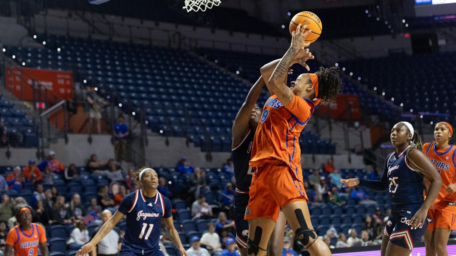 Florida Gators forward Me'Arah O'Neal (8) shoots during a NCAA college basketball game against South Alabama, Sunday, Dec. 7, 2025, in Gainesville, Fla.