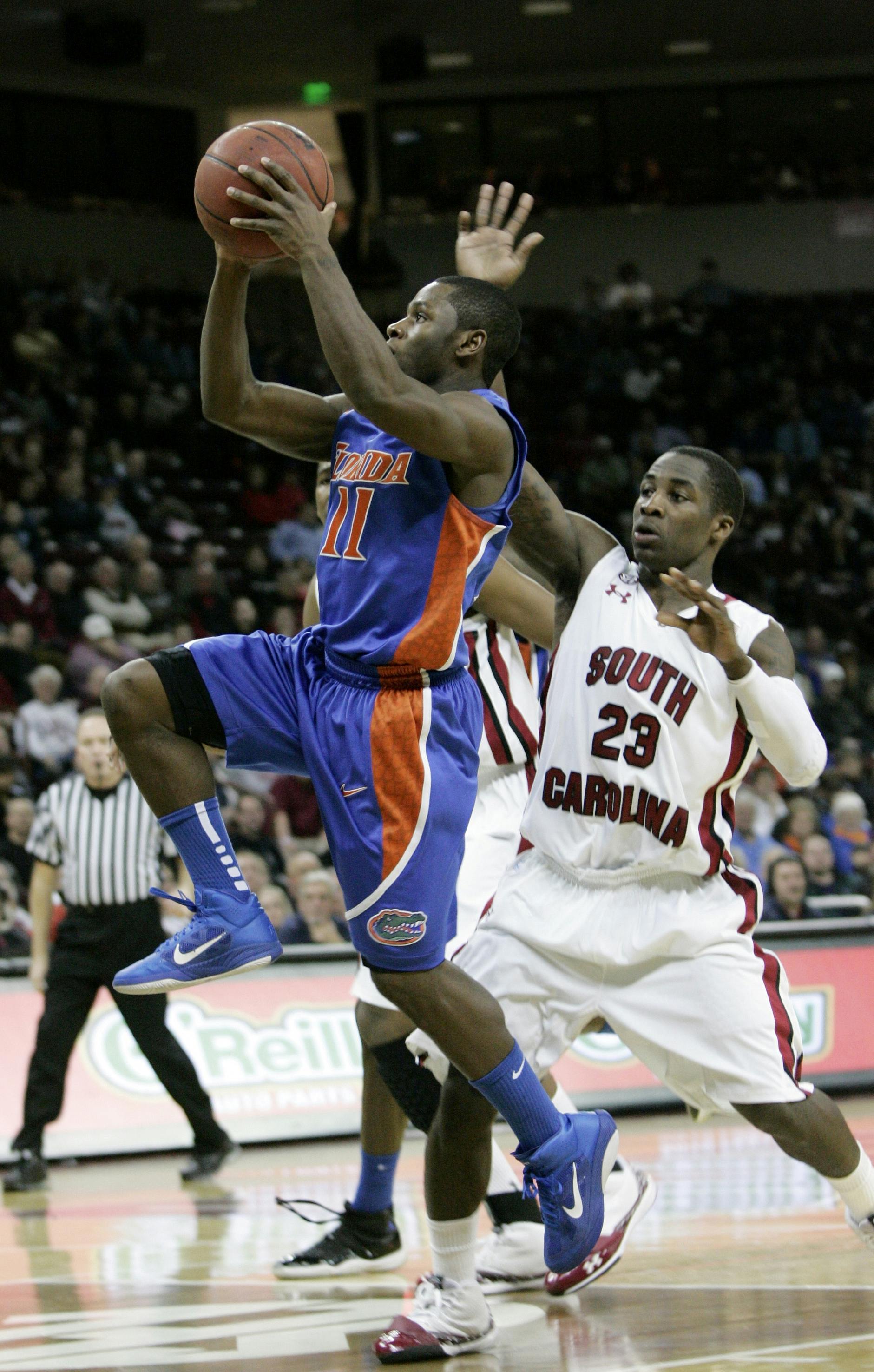 Florida guard Erving Walker drives to the hoop during the first half of the Gators’ 79-60 win on Wednesday. Walker led UF with 25 points on 7-of-9 shooting.
