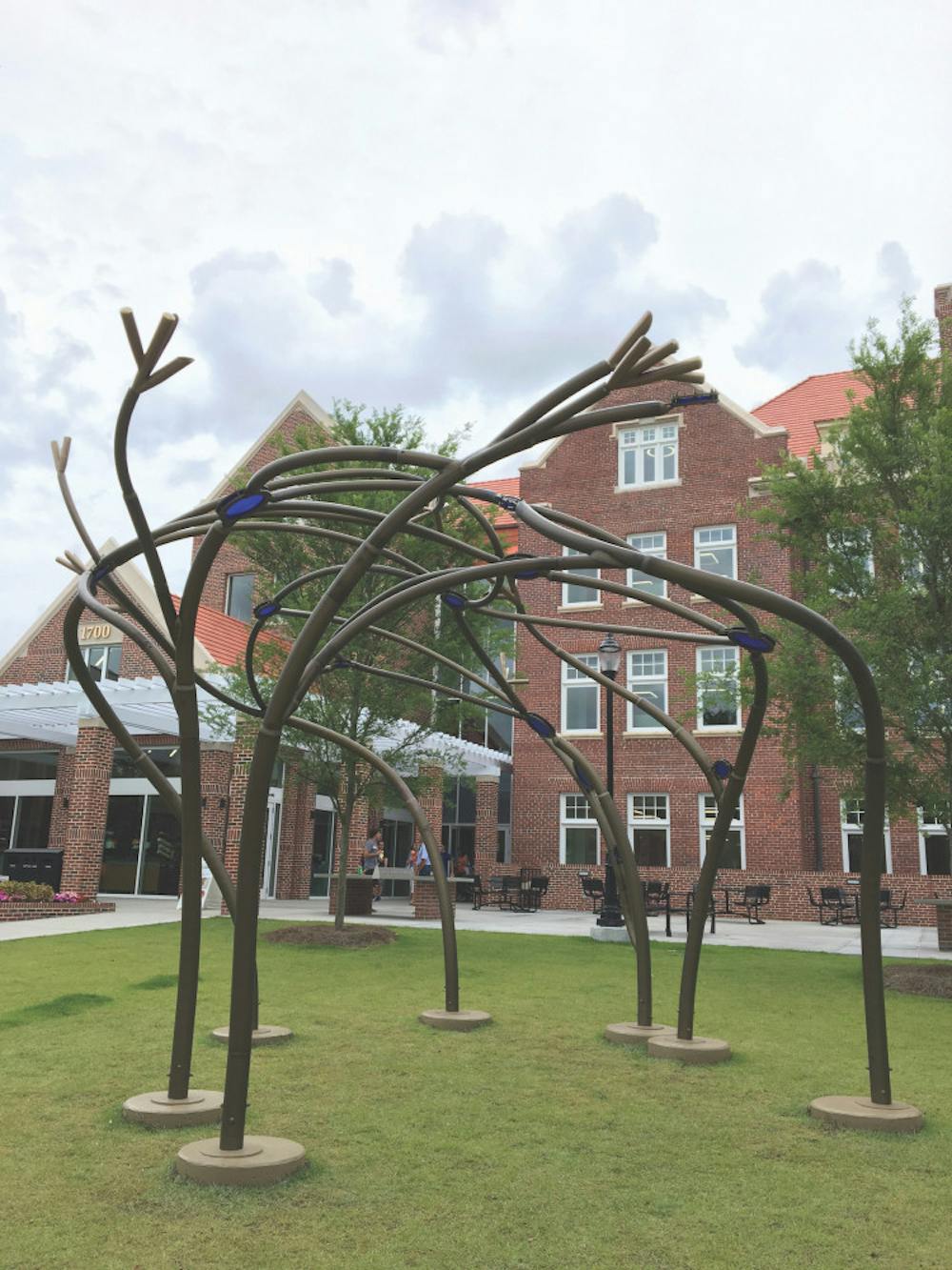 <p><span id="docs-internal-guid-33b47862-7b3a-67e5-4962-c06e82f4ca7b"><span>The Newell Hall Learning Commons just finished the installment of a 14-foot sculpture intended to represent the agricultural history of the building.</span></span></p>