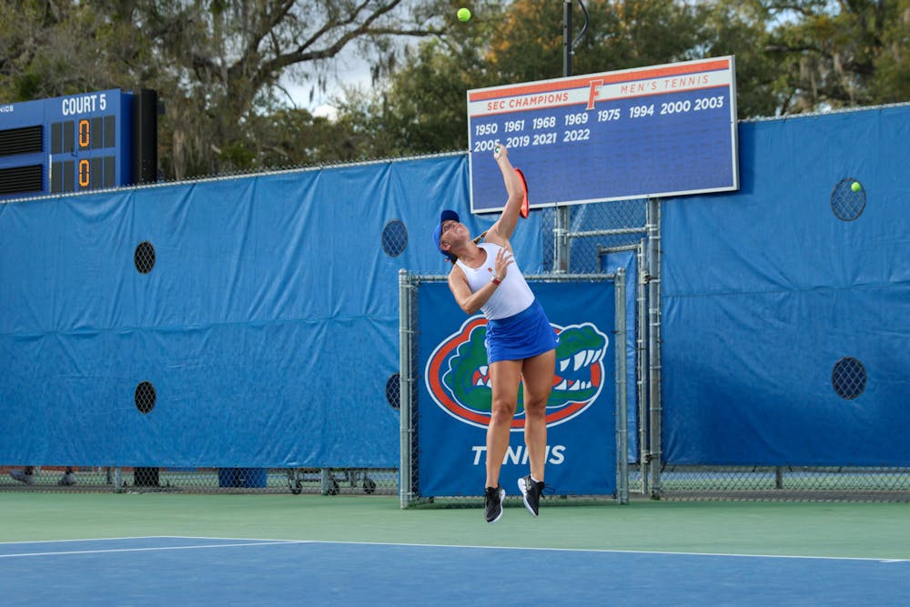 Florida freshman Sophie Williams serves the ball in a 4-1 victory against the Florida State Seminoles, Thursday, Feb. 9, 2023