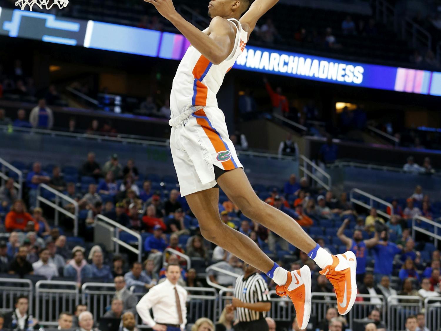 Florida forward Devin Robinson dunks the ball during the second half of the first round of the NCAA college basketball tournament against East Tennessee State, Thursday, March 16, 2017 in Orlando, Fla. Florida defeated ETSU 80-65. (AP Photo/Wilfredo Lee)