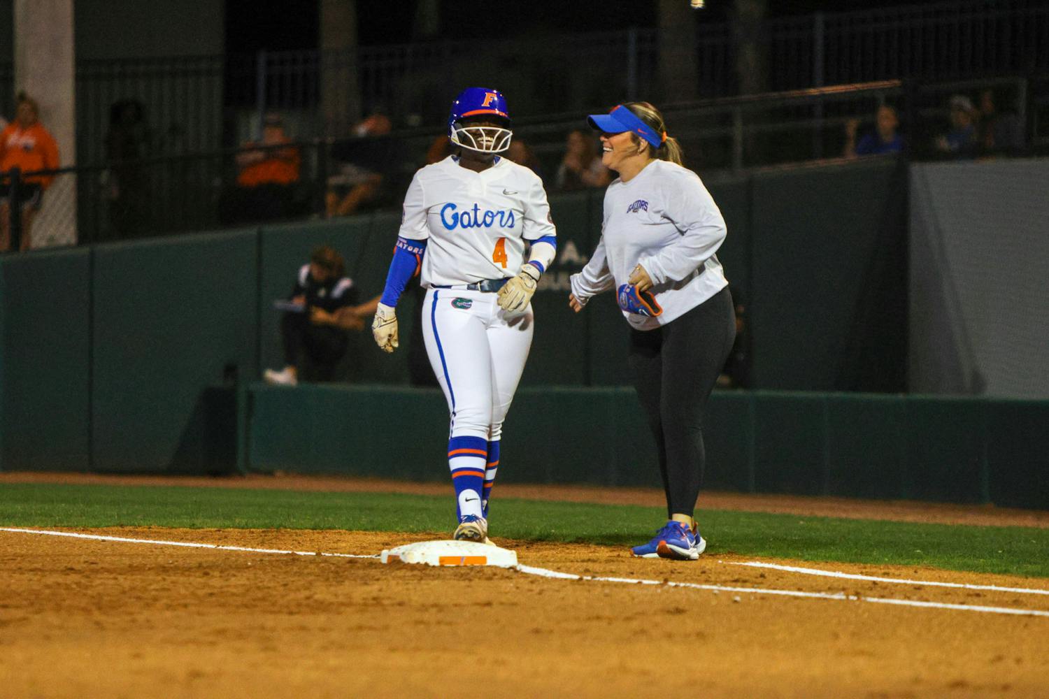 Florida softball sweeps past Stetson with a three-run victory - The  Independent Florida Alligator