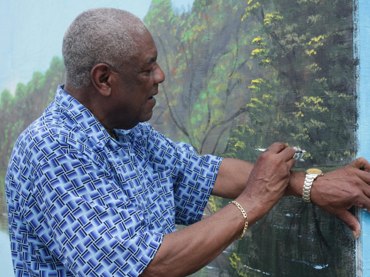  Al Black signs his name as the finishing touch on the Highwaymen mural Wednesday, Aug. 23, 2022.