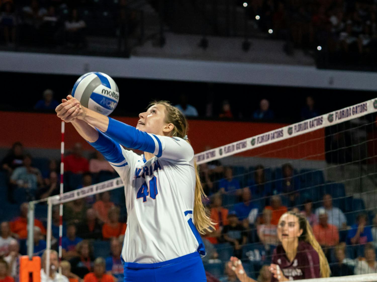 Sophomore setter Holly Carlton recorded a team-high nine kills on 17 attacks in Sunday afternoon’s win against Alabama. The 6-foot-7 Carlton also set a career-high with four service aces.