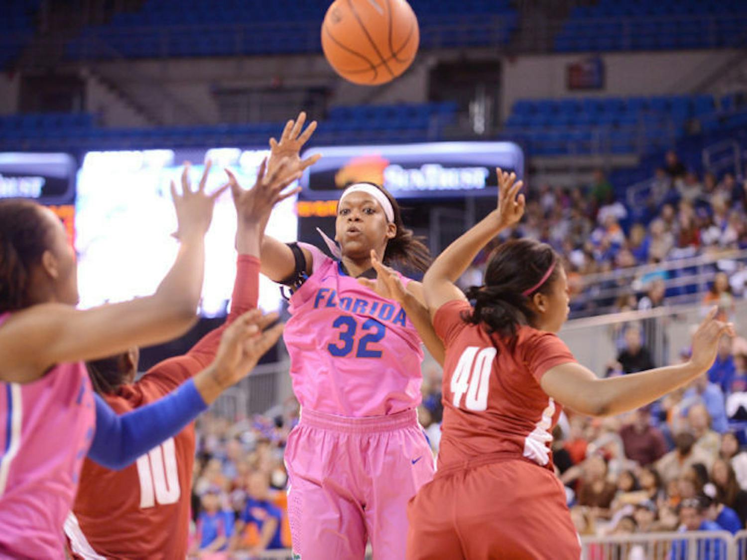 Forward Jennifer George (32) attempts a pass during Florida’s 87-54 victory against Alabama on Feb. 3. The Gators improved to 4-6 in Southeastern Conference play on Sunday.