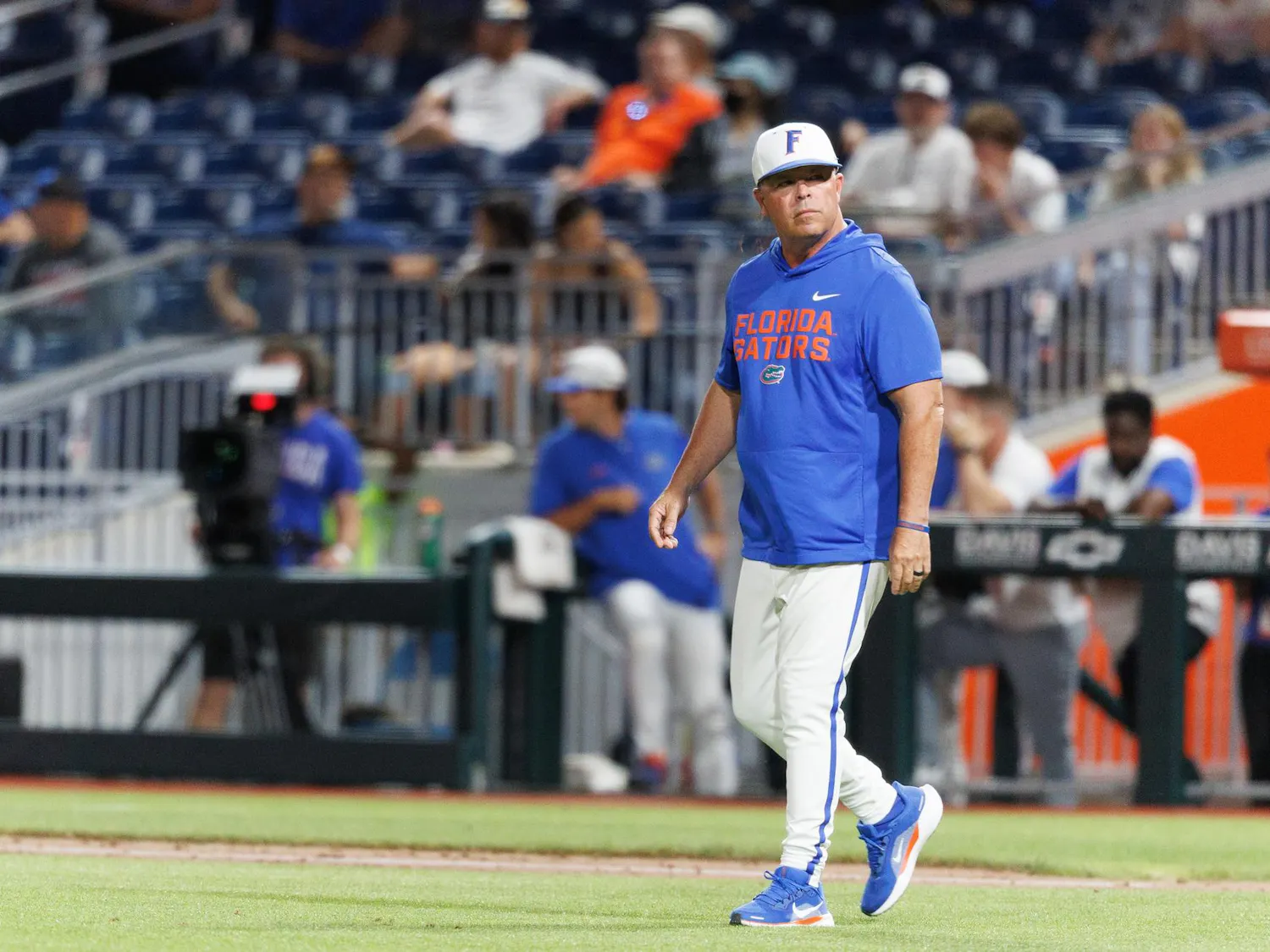 Florida head coach Kevin O’Sullivan walks to the mound for a pitching change during an NCAA baseball game against Bethune-Cookman University, Tuesday, April 14, 2026, in Gainesville, Fla.