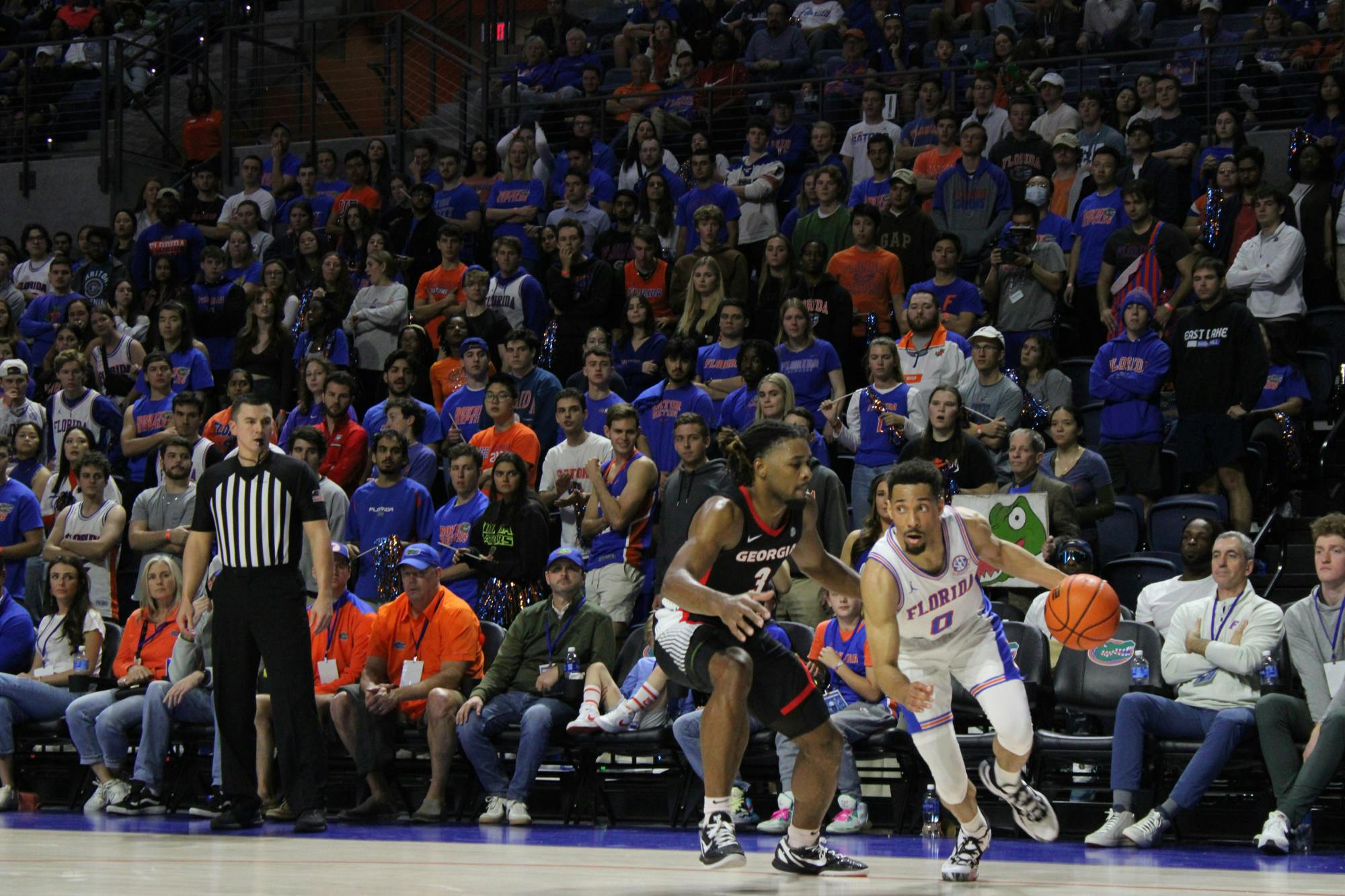 Florida graduate student guard Myreon Jones drives to the basket against the Georgia Bulldogs Saturday, Jan. 7, 2023. ﻿