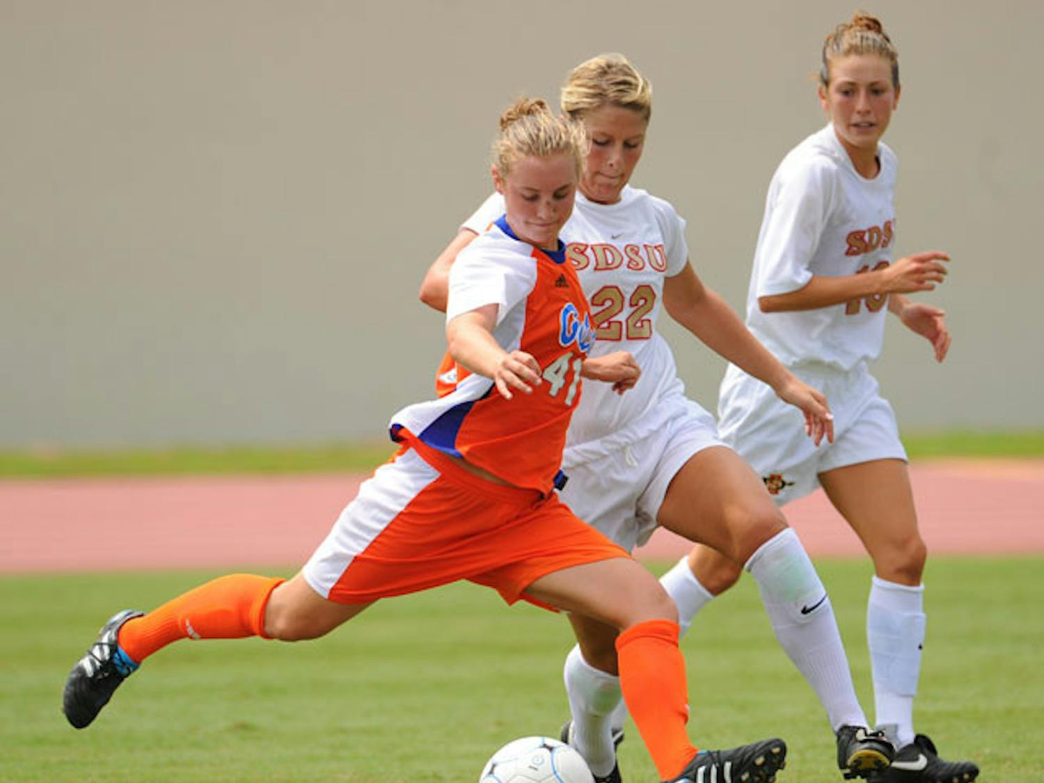 The 2010
Southeastern Conference Freshman of the Year, forward Taylor Travis
scored a goal and notched an assist in Florida’s 2-0 shutout of
Miami on Friday.