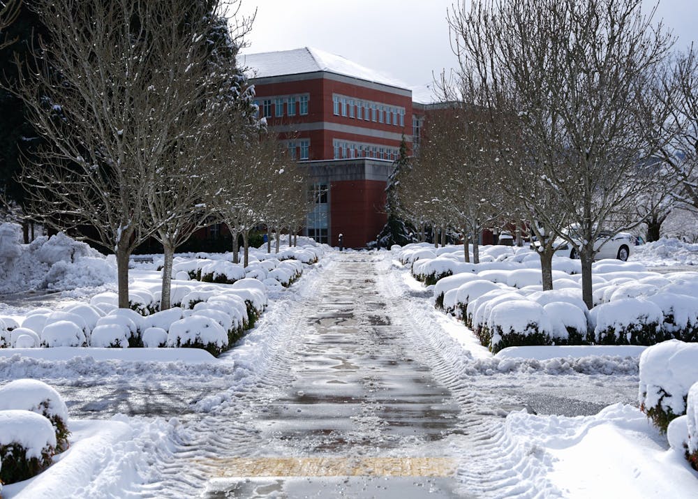 The University remains closed throughout the weekend as inclement weather remains. 