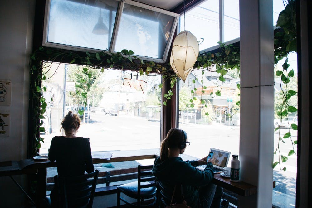 Many college students are frantically searching for full-time jobs after they graduate. Internships may be the the key to their success!&nbsp;