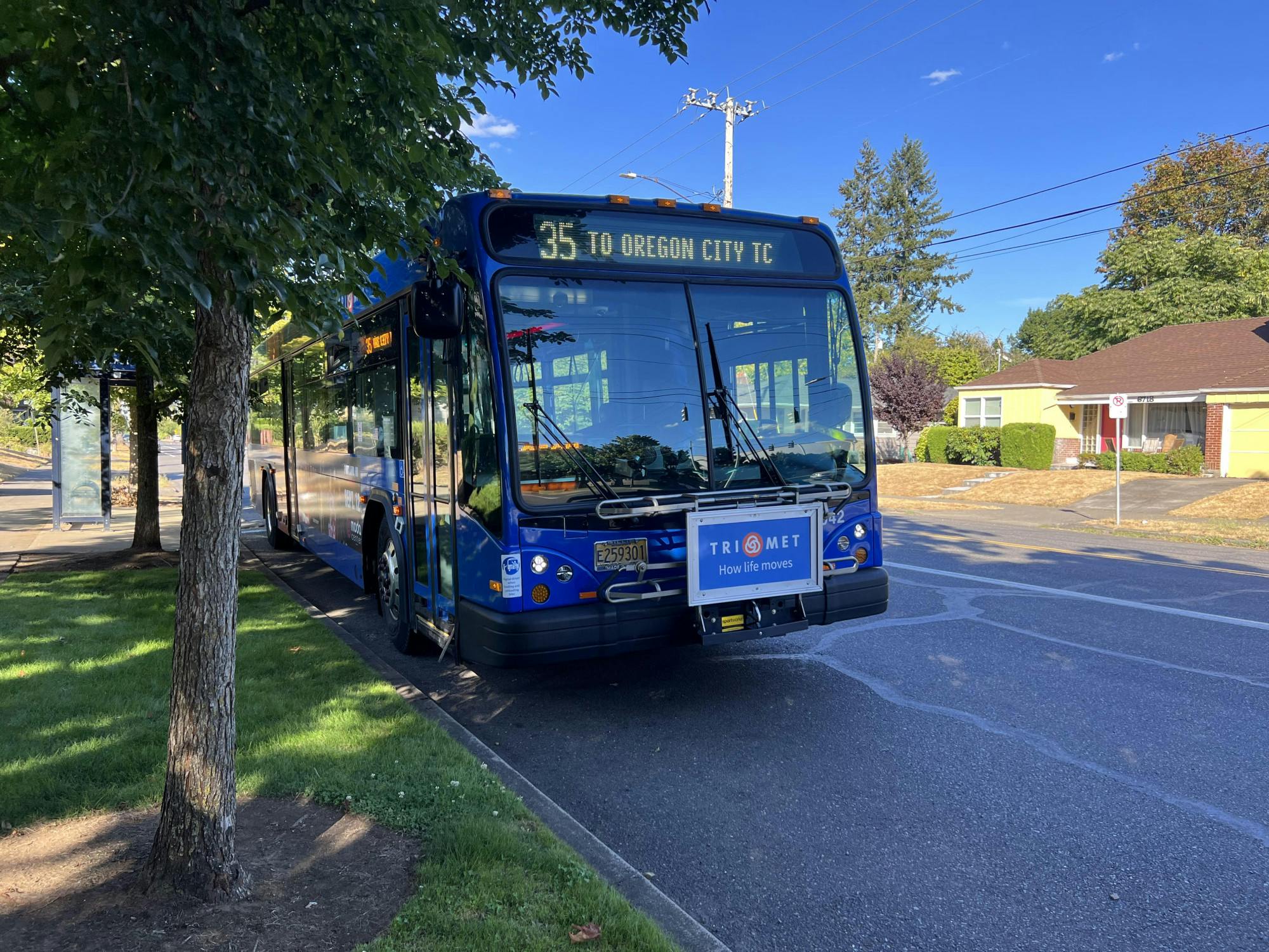 TriMet Bus (by Sydney) .jpg