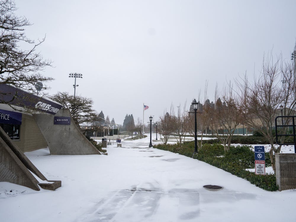 Remaining ice and snow around campus and the Portland metro area led to the University of Portland continuing campus closure throughout Thursday, Jan. 18. 