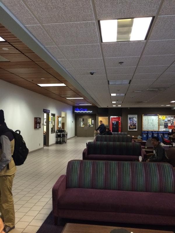  The Cove shuts its doors Friday after power on campus becomes spotty. The outage on Friday affected power and WiFi on campus east of Portsmouth, and PGE is still investigating the cause. Photo by Katie Dunn