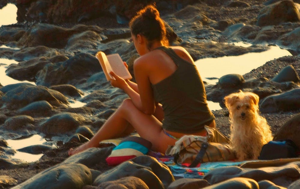 woman_reading_at_the_beach