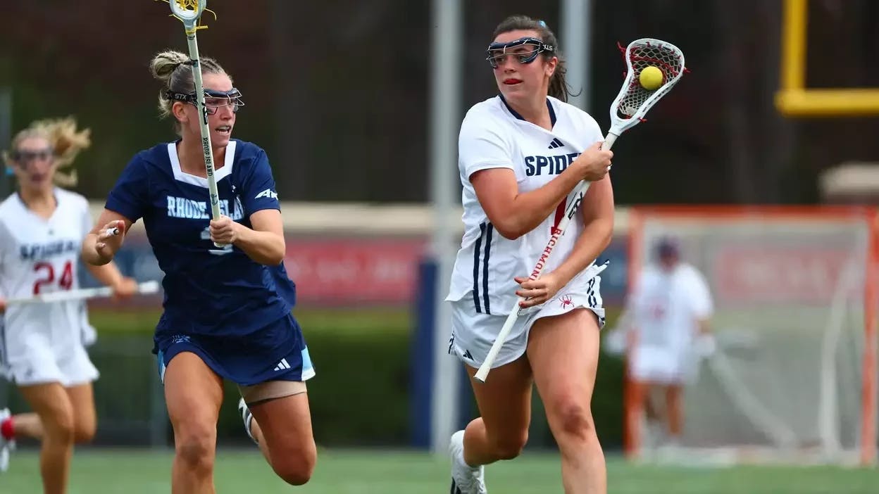Midfielder Caroline Murphy takes possession of the ball. Courtesy of Spider Athletics.
